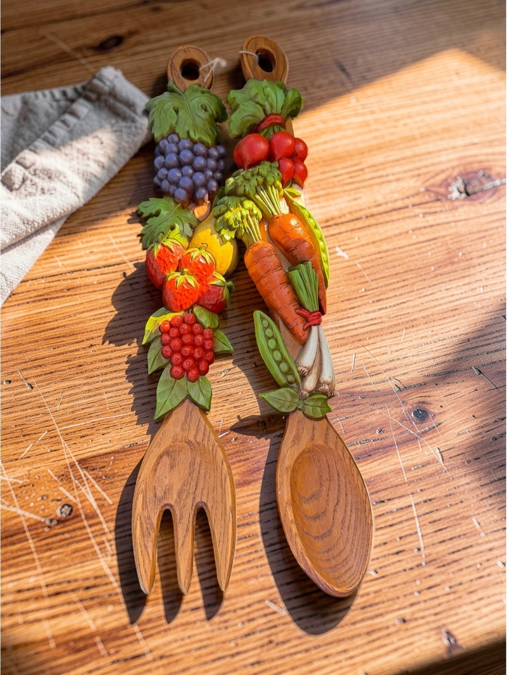Vintage 1970s Syroco Salad Serving Fork & Spoon Fruit Vegetable Decor